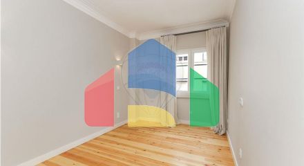 Residential - Condo/Apartment - T2 - Estrela, Lisbon - PT