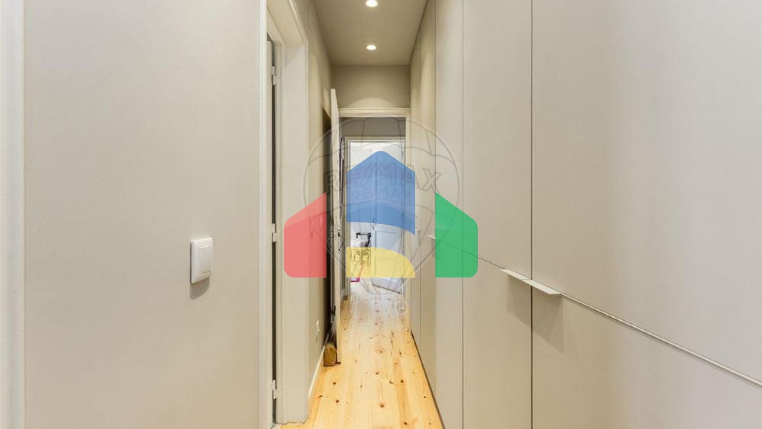 Residential - Condo/Apartment - T2 - Estrela, Lisbon - PT