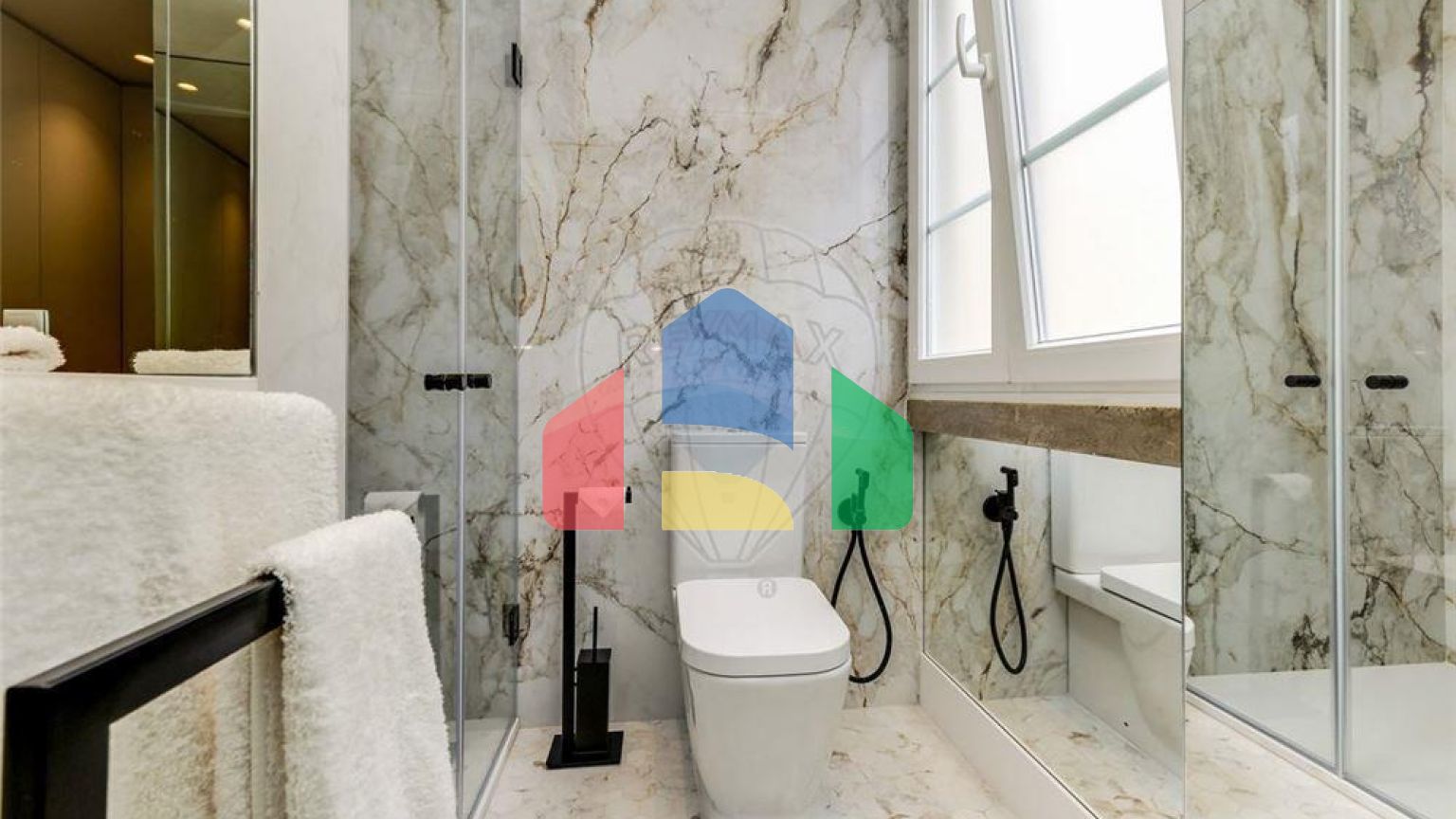 Residential - Condo/Apartment - T2 - Estrela, Lisbon - PT