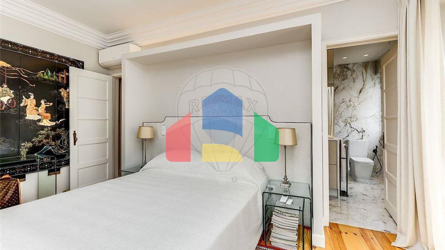 Residential - Condo/Apartment - T2 - Estrela, Lisbon - PT