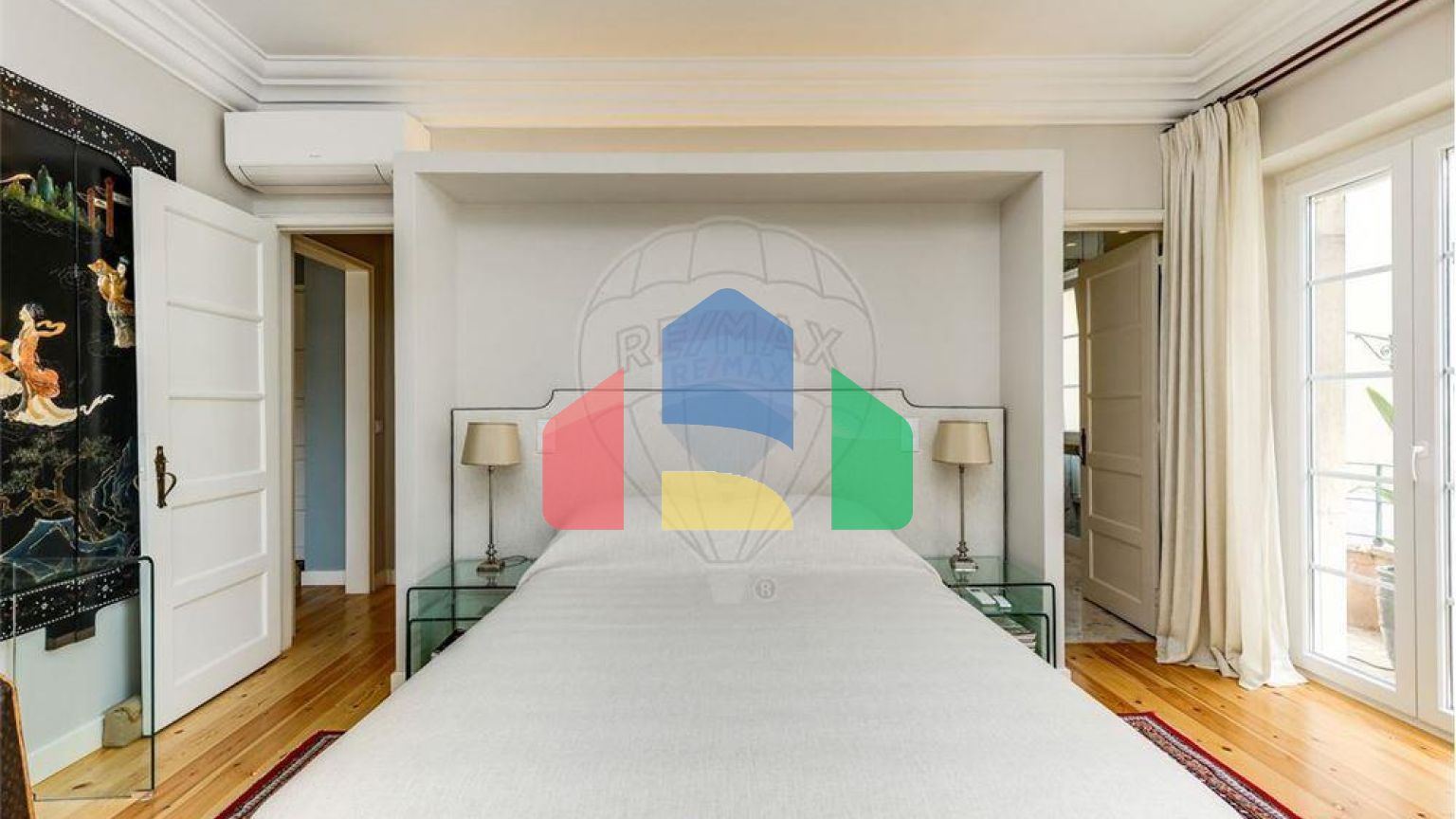 Residential - Condo/Apartment - T2 - Estrela, Lisbon - PT