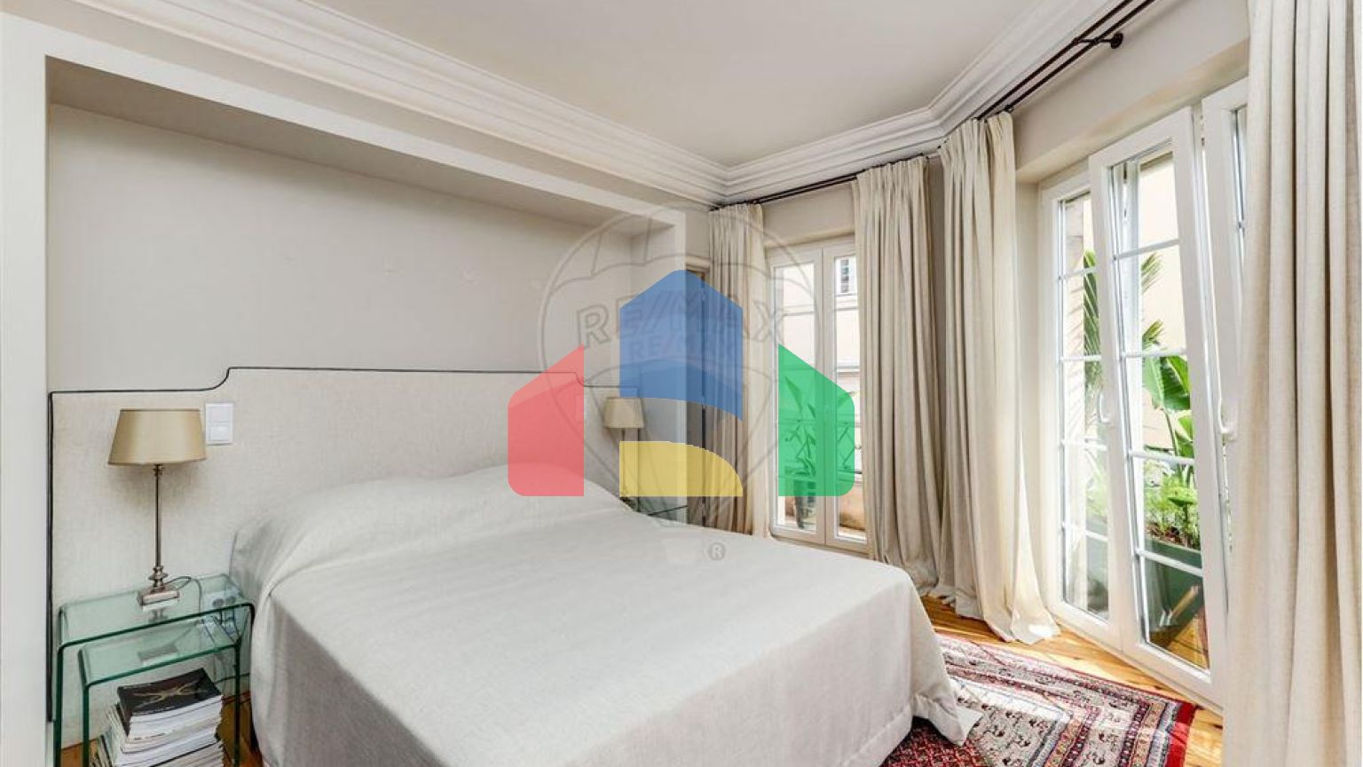 Residential - Condo/Apartment - T2 - Estrela, Lisbon - PT