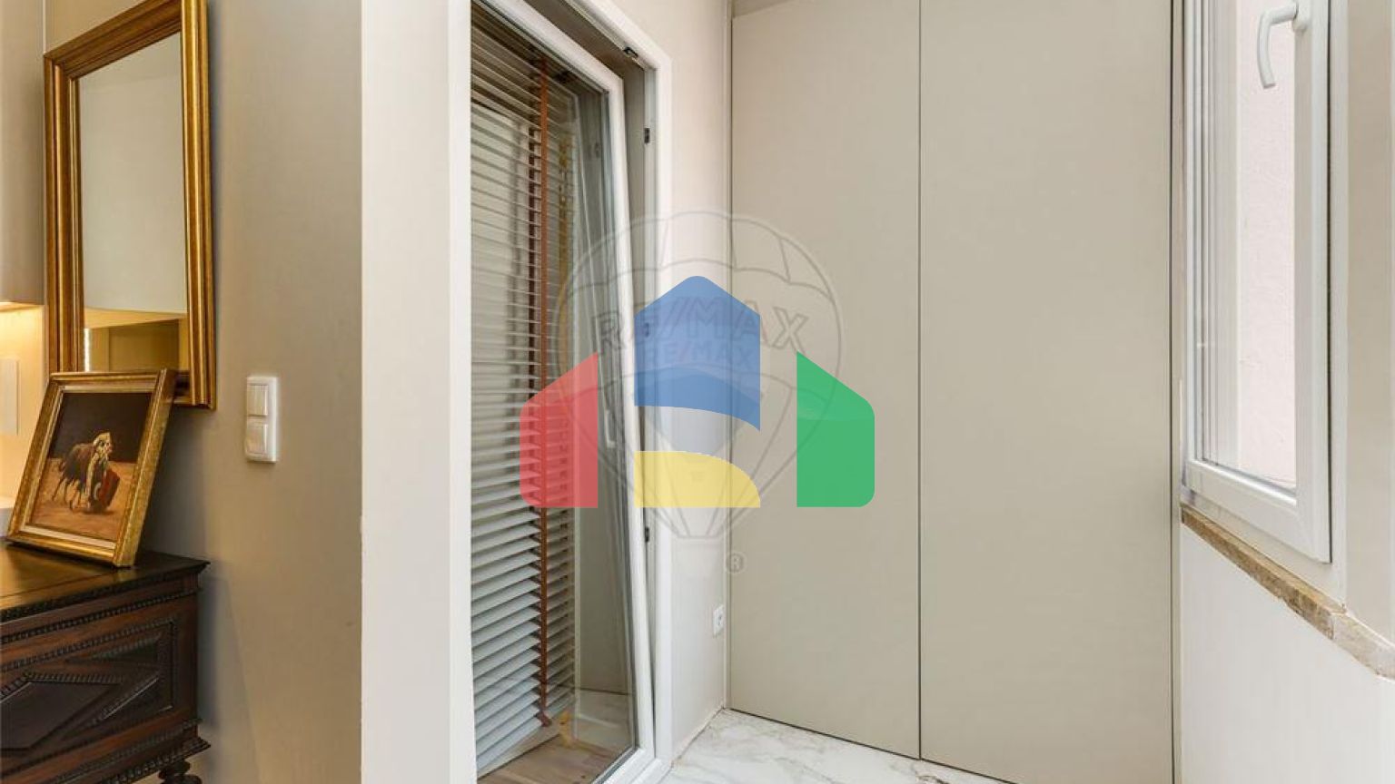 Residential - Condo/Apartment - T2 - Estrela, Lisbon - PT