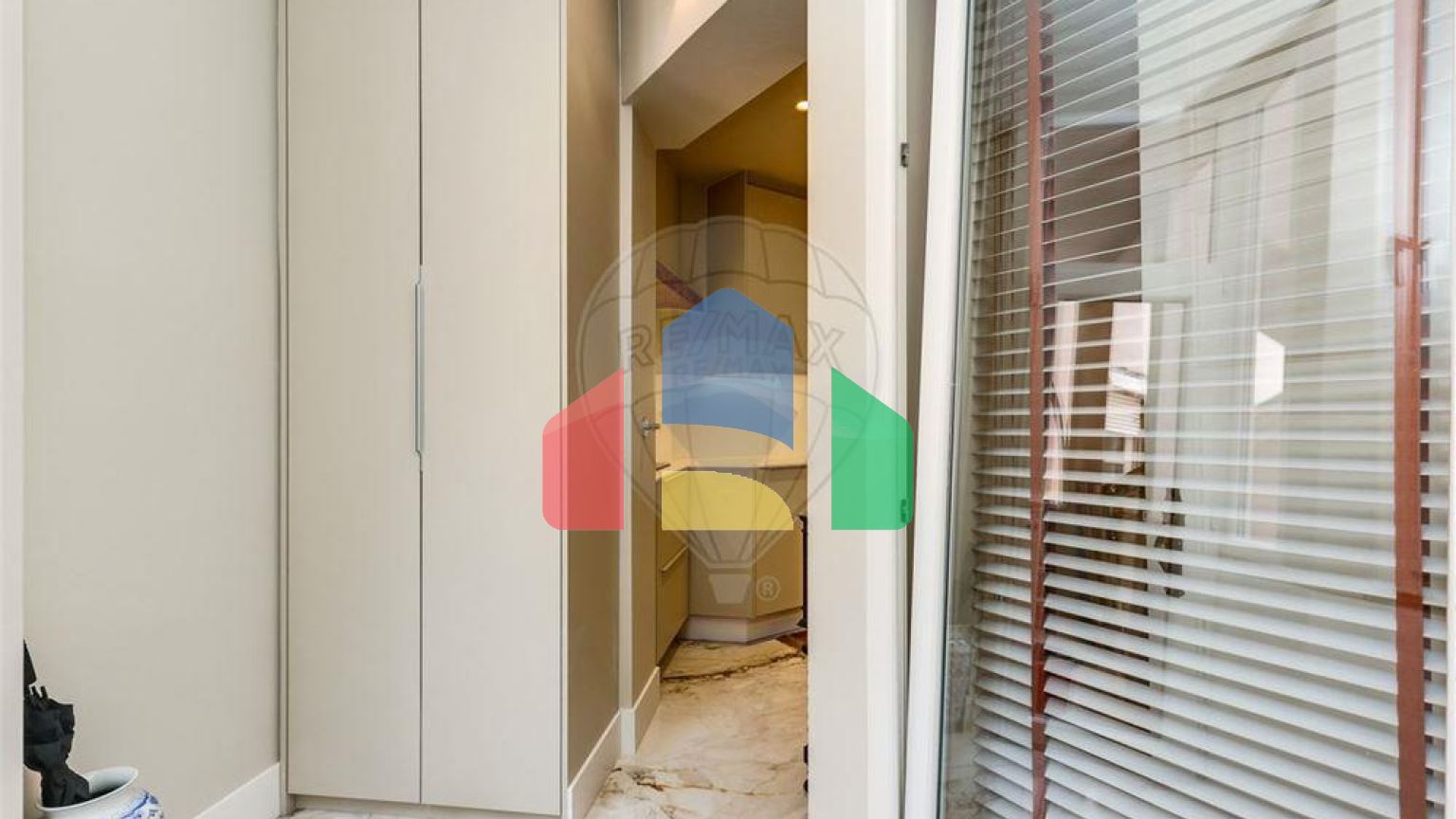 Residential - Condo/Apartment - T2 - Estrela, Lisbon - PT