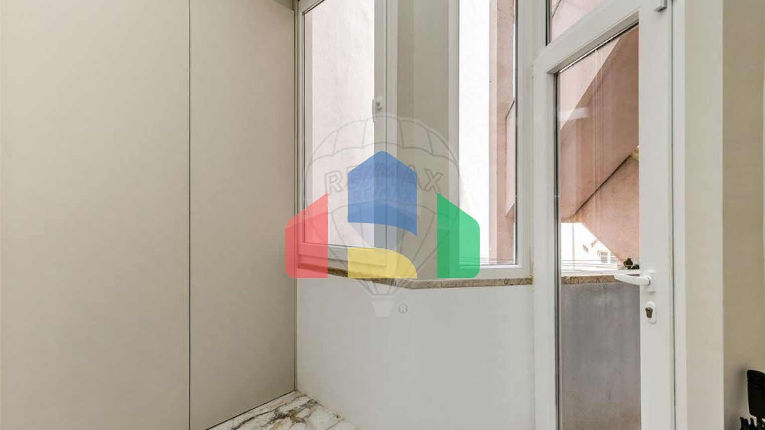 Residential - Condo/Apartment - T2 - Estrela, Lisbon - PT