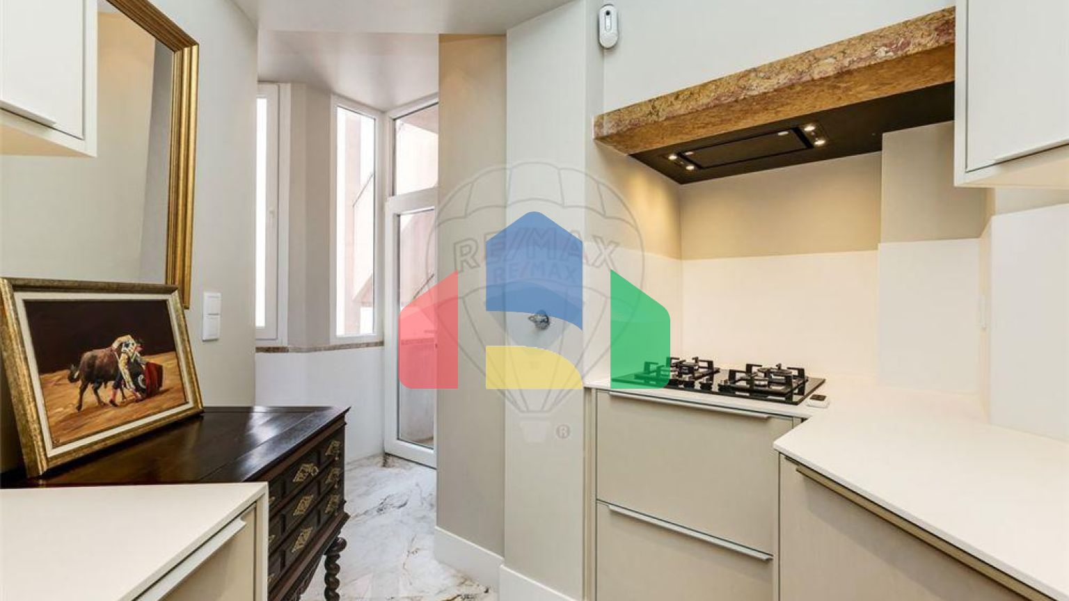 Residential - Condo/Apartment - T2 - Estrela, Lisbon - PT