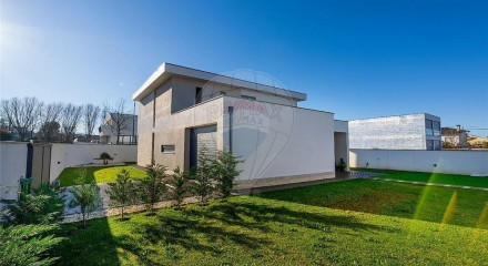 Residential - Single Family Home - T4 - Palmeira, Braga - PT