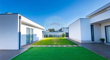 Residential - Single Family Home - T4 - Palmeira, Braga - PT