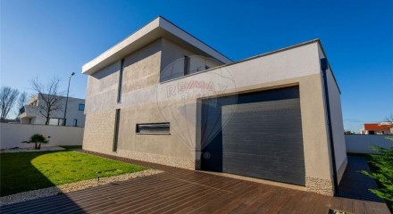 Residential - Single Family Home - T4 - Palmeira, Braga - PT