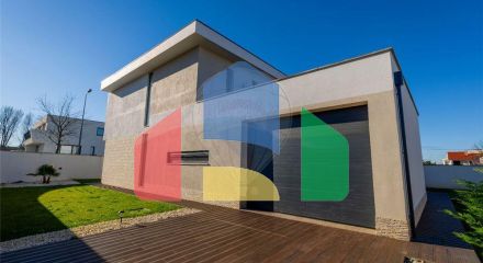 Residential - Single Family Home - T4 - Palmeira, Braga - PT