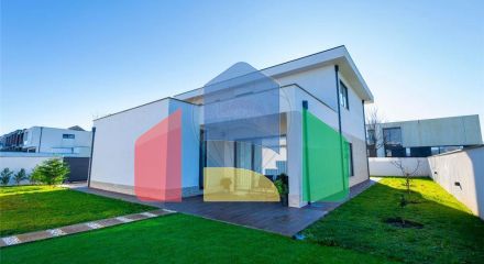 Residential - Single Family Home - T4 - Palmeira, Braga - PT