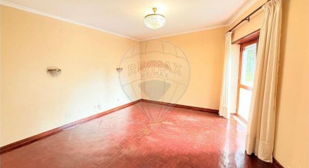 Residential - Condo/Apartment - T4 - Covilhã e Canhoso, Covilha - PT