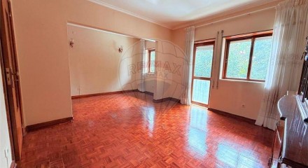 Residential - Condo/Apartment - T4 - Covilhã e Canhoso, Covilha - PT