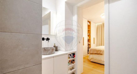 Residential - Condo/Apartment - T3 - Carnide, Lisbon - PT