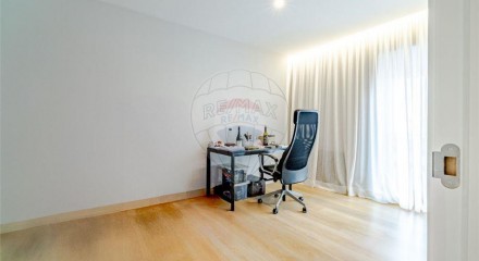 Residential - Condo/Apartment - T3 - Carnide, Lisbon - PT