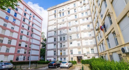 Residential - Condo/Apartment - T3 - Carnide, Lisbon - PT