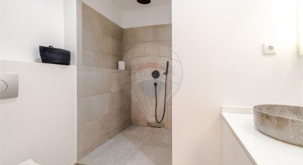 Residential - Condo/Apartment - T3 - Carnide, Lisbon - PT