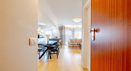 Residential - Condo/Apartment - T3 - Carnide, Lisbon - PT