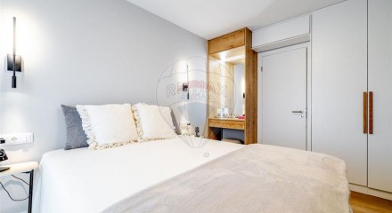 Residential - Condo/Apartment - T3 - Carnide, Lisbon - PT