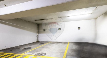 Residential - Condo/Apartment - T3 - Carnide, Lisbon - PT