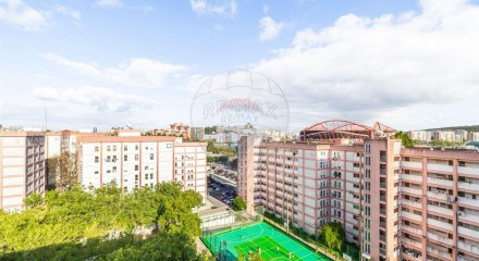 Residential - Condo/Apartment - T3 - Carnide, Lisbon - PT
