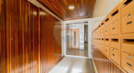 Residential - Condo/Apartment - T3 - Carnide, Lisbon - PT