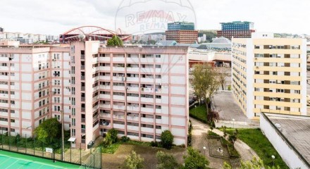 Residential - Condo/Apartment - T3 - Carnide, Lisbon - PT