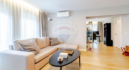 Residential - Condo/Apartment - T3 - Carnide, Lisbon - PT