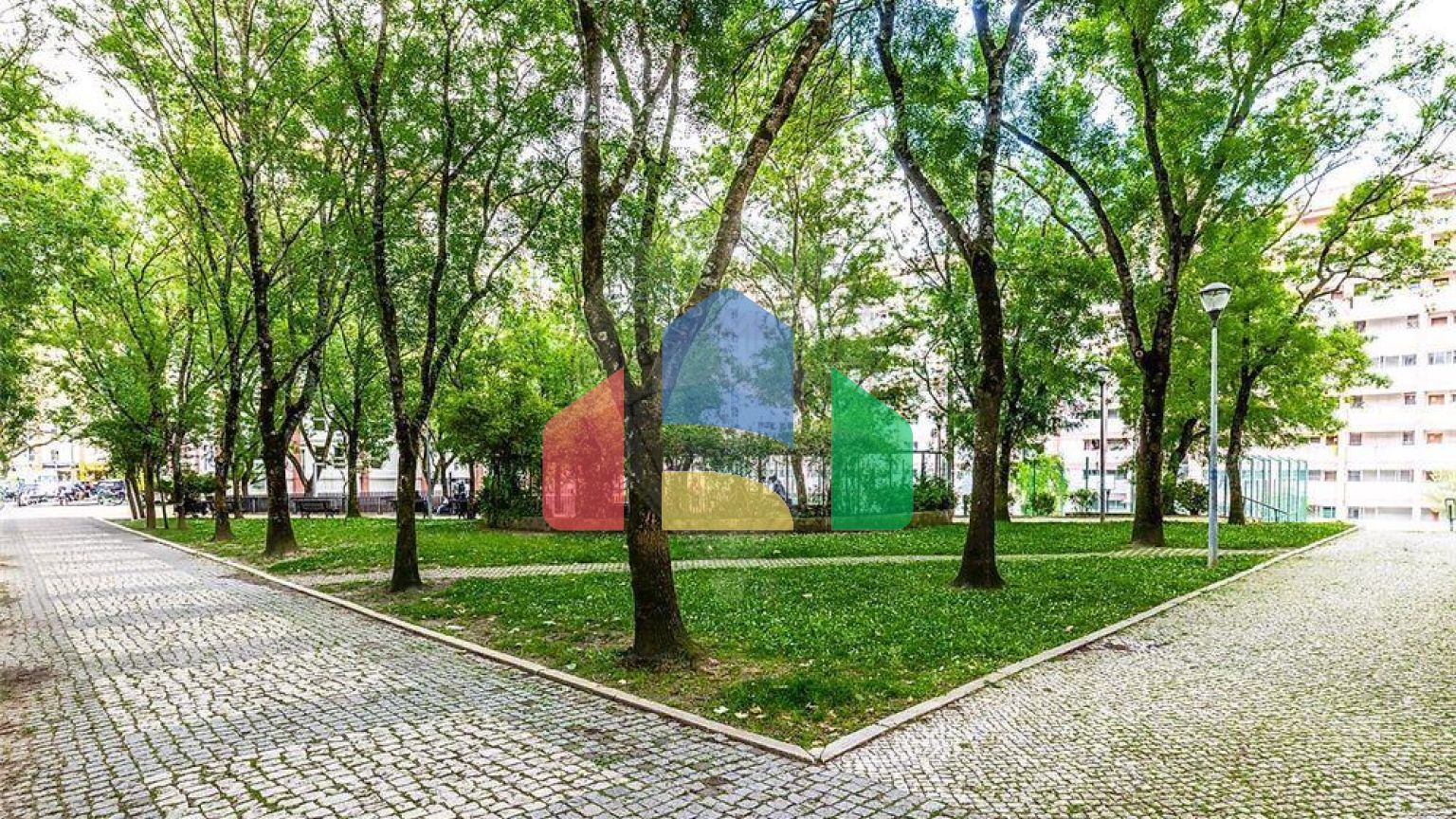 Residential - Condo/Apartment - T3 - Carnide, Lisbon - PT