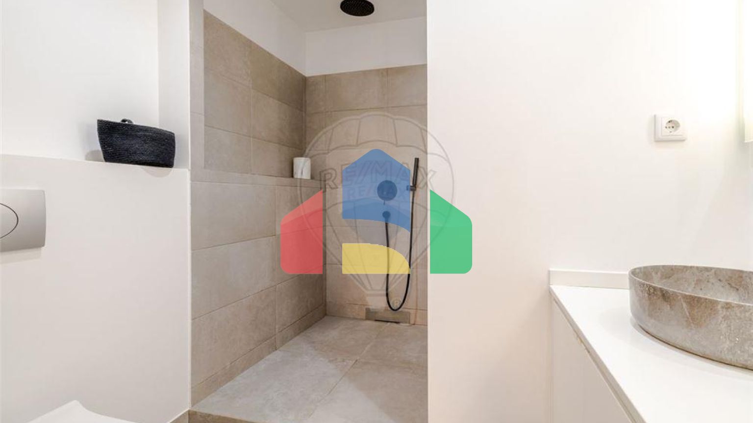 Residential - Condo/Apartment - T3 - Carnide, Lisbon - PT