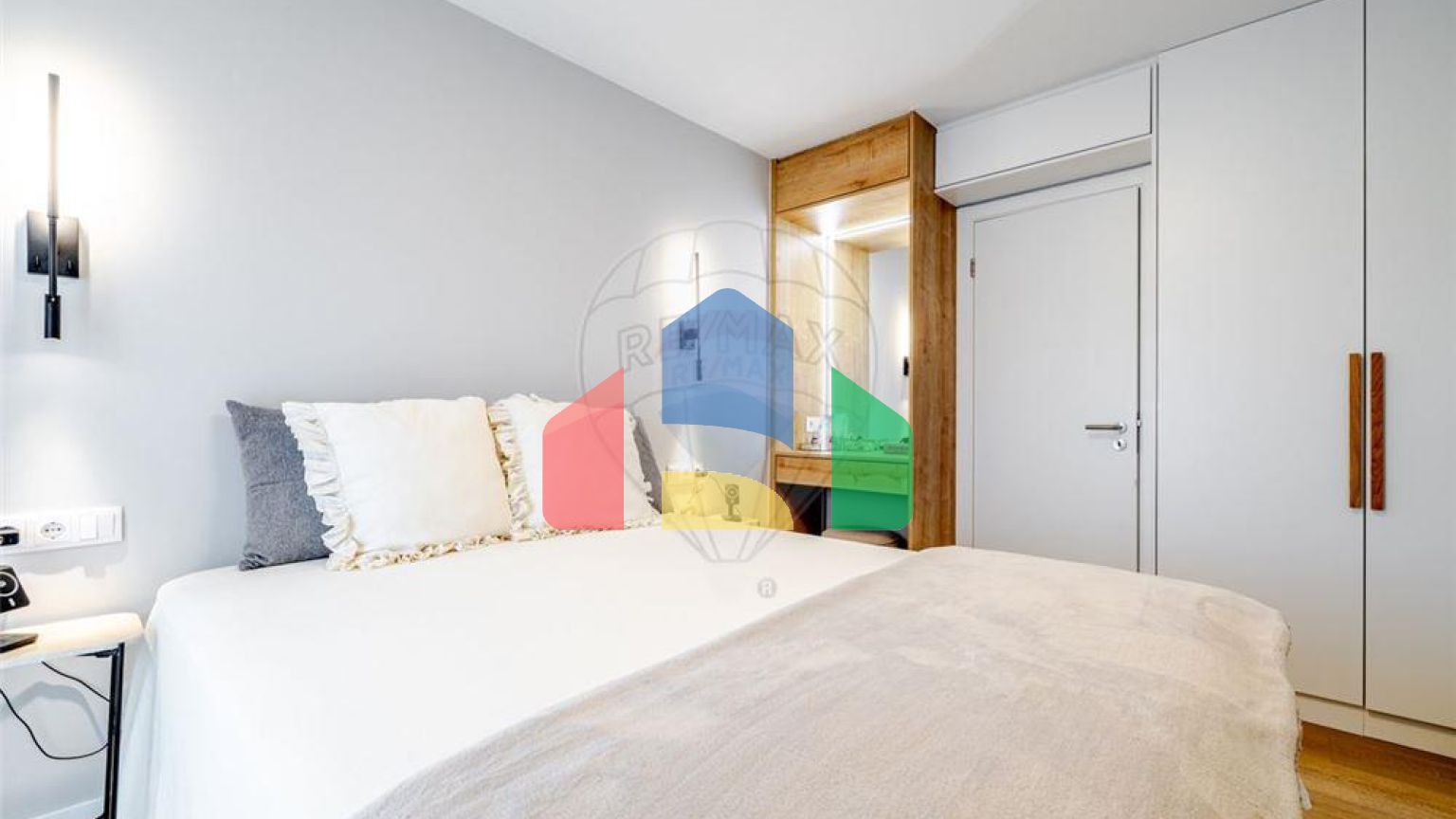 Residential - Condo/Apartment - T3 - Carnide, Lisbon - PT