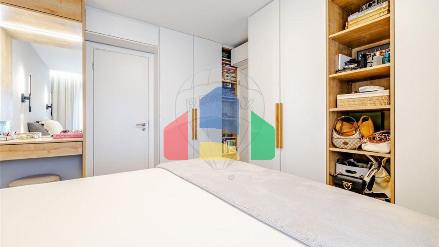 Residential - Condo/Apartment - T3 - Carnide, Lisbon - PT