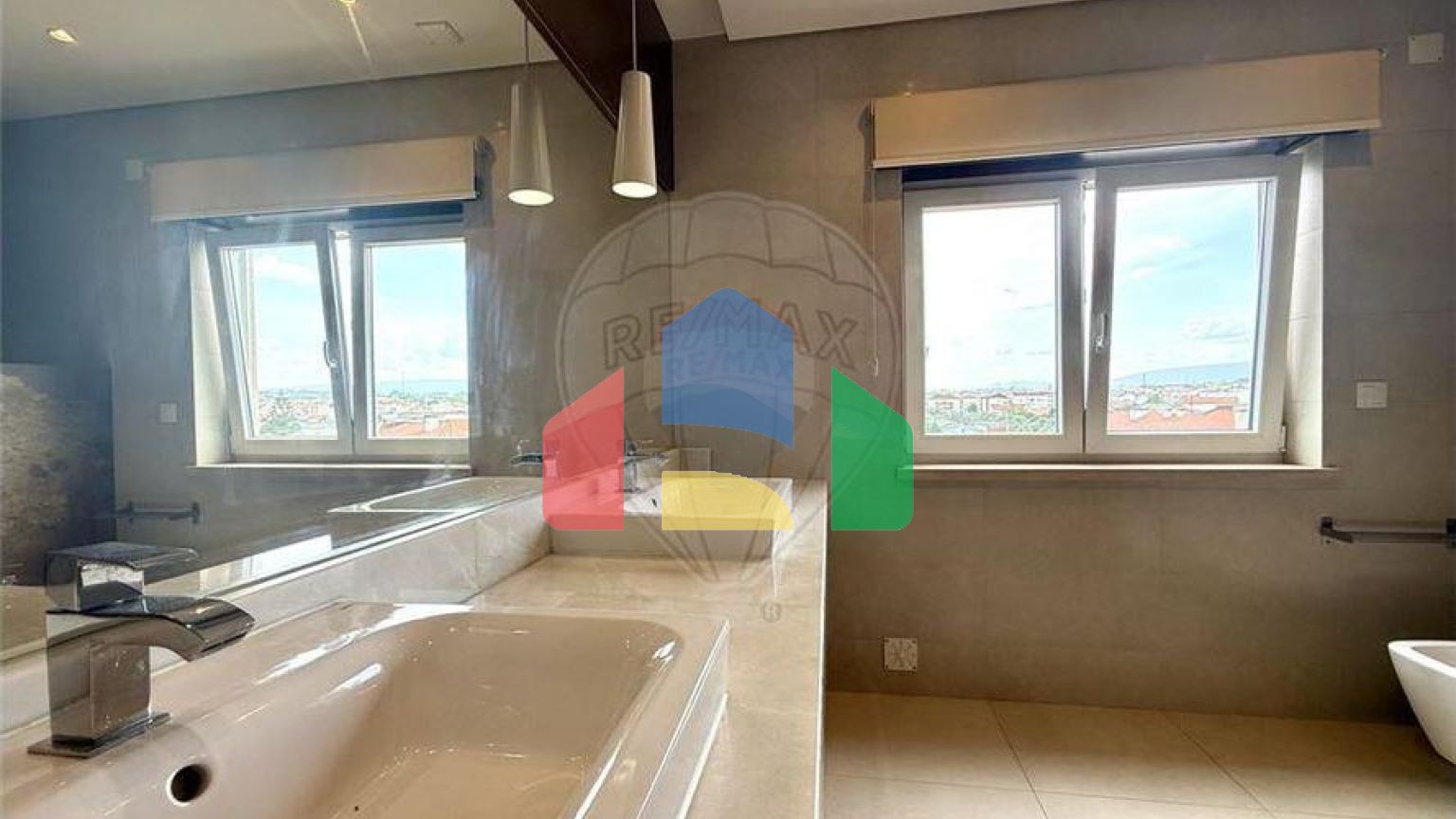 Residential - Condo/Apartment - T5 - Sao Joao Baptista, Entroncamento - PT