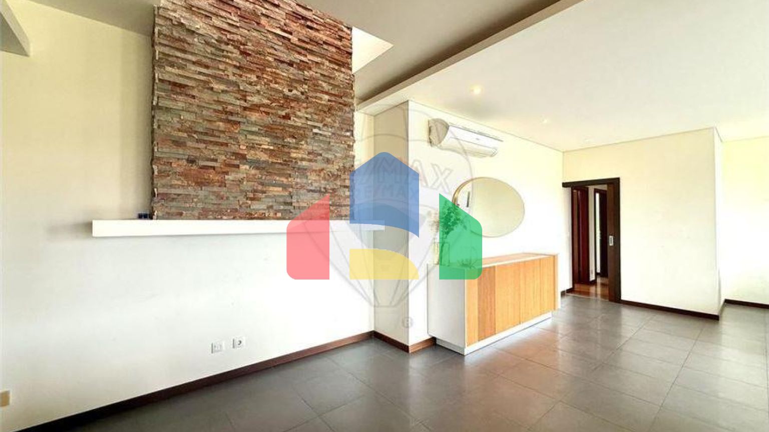 Residential - Condo/Apartment - T5 - Sao Joao Baptista, Entroncamento - PT