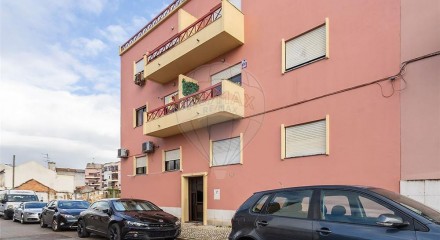 Residential - Condo/Apartment - T2 - Baixa da Banheira e Vale da Amoreira, Moita - PT