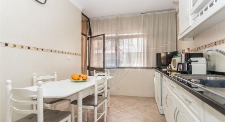Residential - Condo/Apartment - T2 - Baixa da Banheira e Vale da Amoreira, Moita - PT
