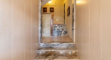Residential - Condo/Apartment - T2 - Baixa da Banheira e Vale da Amoreira, Moita - PT