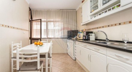 Residential - Condo/Apartment - T2 - Baixa da Banheira e Vale da Amoreira, Moita - PT