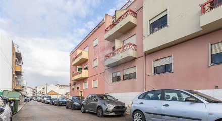 Residential - Condo/Apartment - T2 - Baixa da Banheira e Vale da Amoreira, Moita - PT