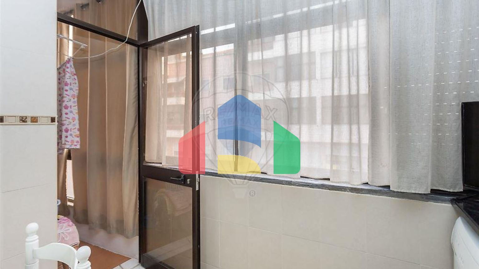 Residential - Condo/Apartment - T2 - Baixa da Banheira e Vale da Amoreira, Moita - PT