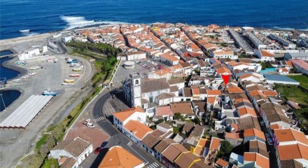 Residential - Single Family Home - T3 - Rabo de Peixe, Ribeira Grande - PT