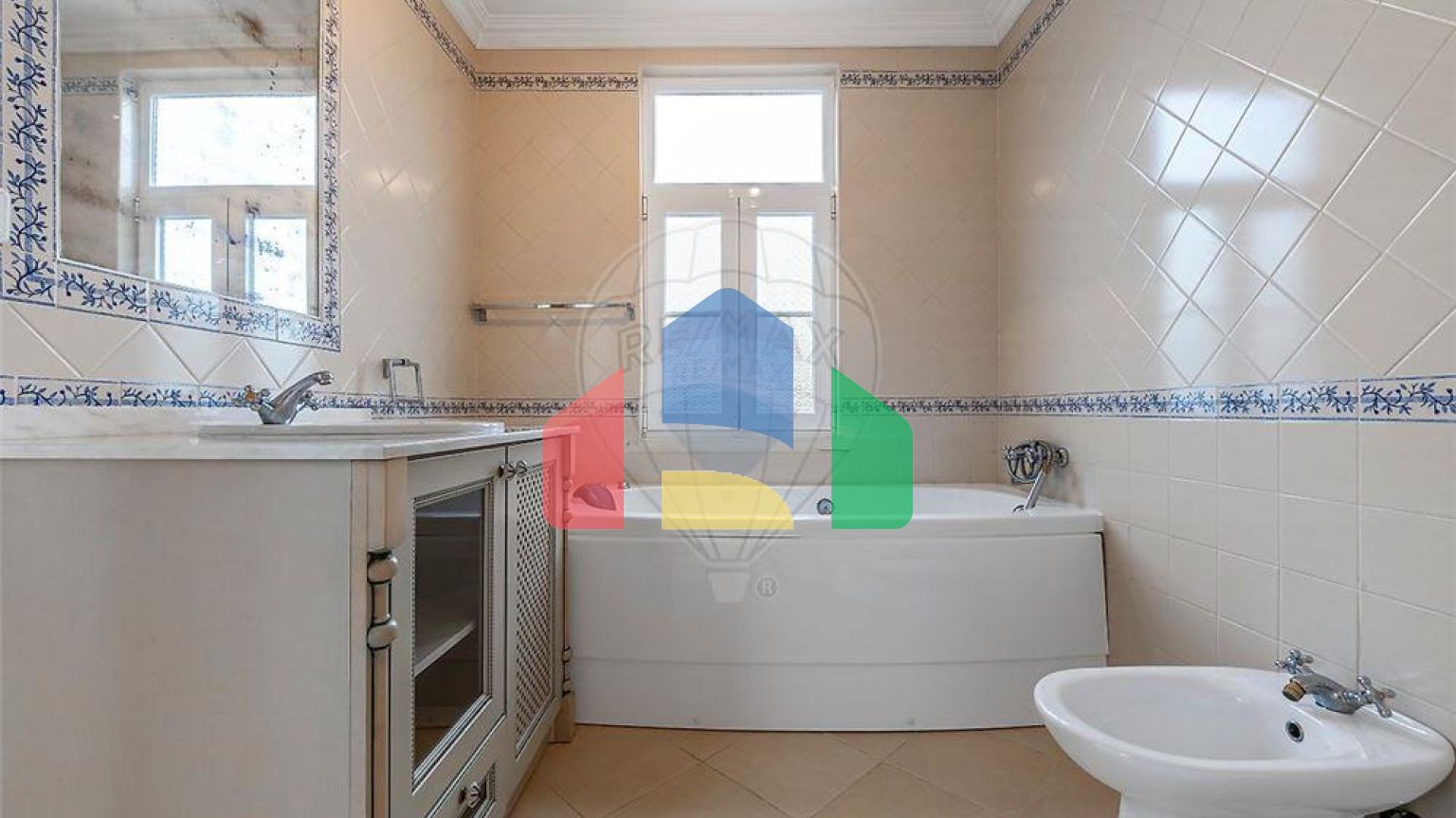 Residential - Single Family Home - T7 - Colares, Sintra - PT