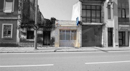 Residential - Single Family Home - T1 - Almeirim, Almeirim - PT