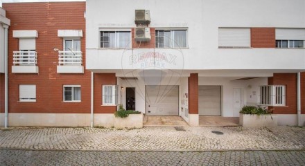Residential - Single Family Home - T4 - Almeirim, Almeirim - PT