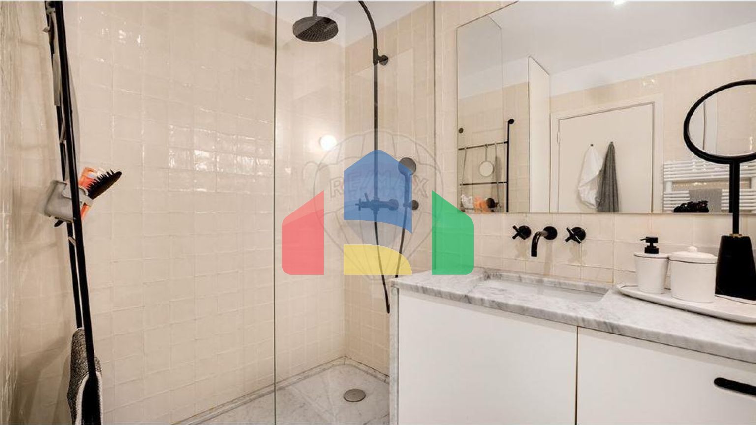 Residential - Condo/Apartment - T3 - Campo de Ourique, Lisbon - PT