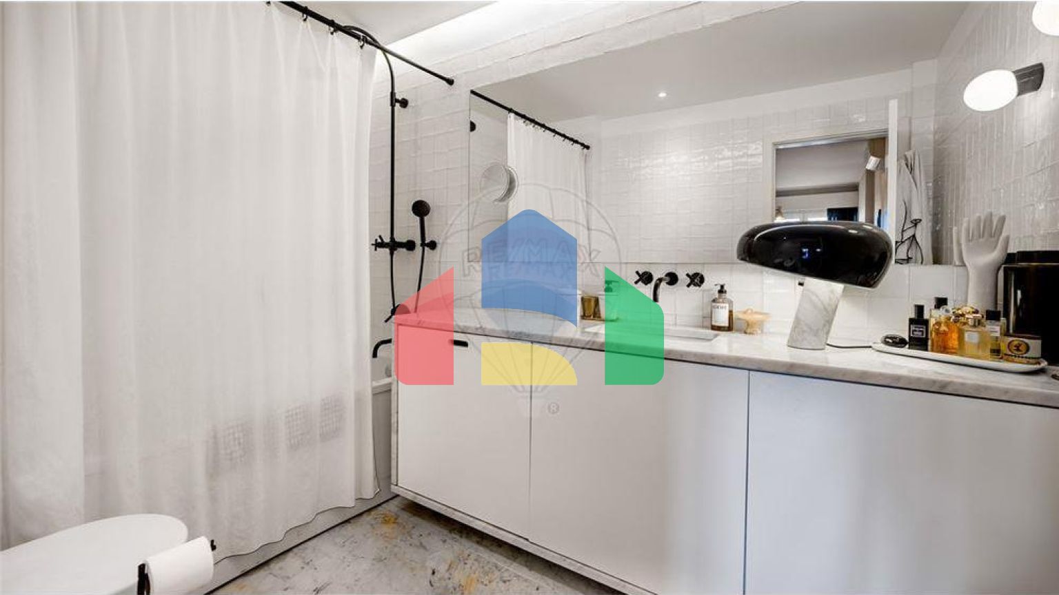 Residential - Condo/Apartment - T3 - Campo de Ourique, Lisbon - PT