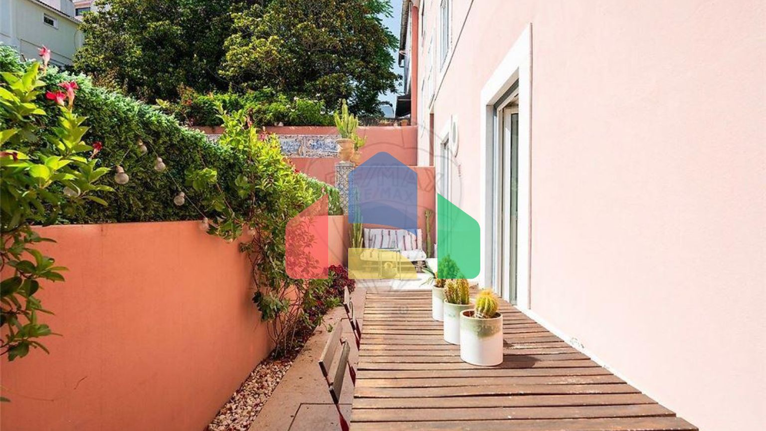 Residential - Condo/Apartment - T3 - Campo de Ourique, Lisbon - PT