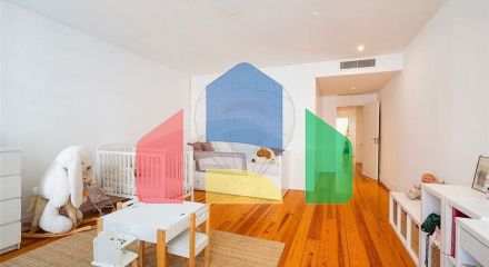 Residential - Condo/Apartment - T3 - Campo de Ourique, Lisbon - PT