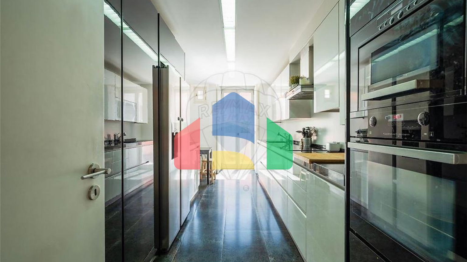 Residential - Condo/Apartment - T3 - Campo de Ourique, Lisbon - PT