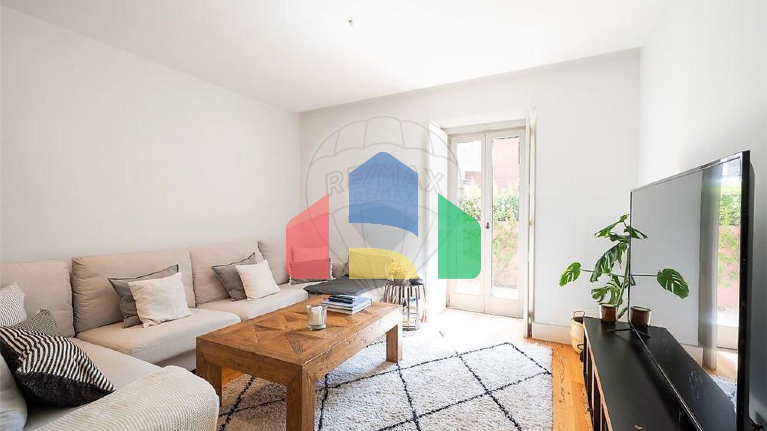 Residential - Condo/Apartment - T3 - Campo de Ourique, Lisbon - PT